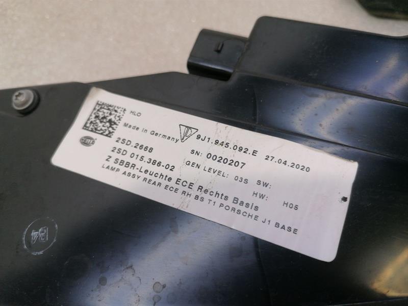 PORSCHE TAYCAN 9J Right Rear Light 9J1945092E Rückleuchte Hinten Rechts