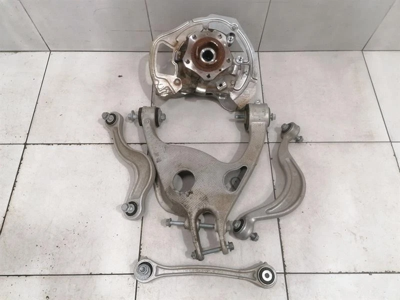 PORSCHE TAYCAN 9J Left Rear Hub 971505435J Radlagergehäuse Hinten Links