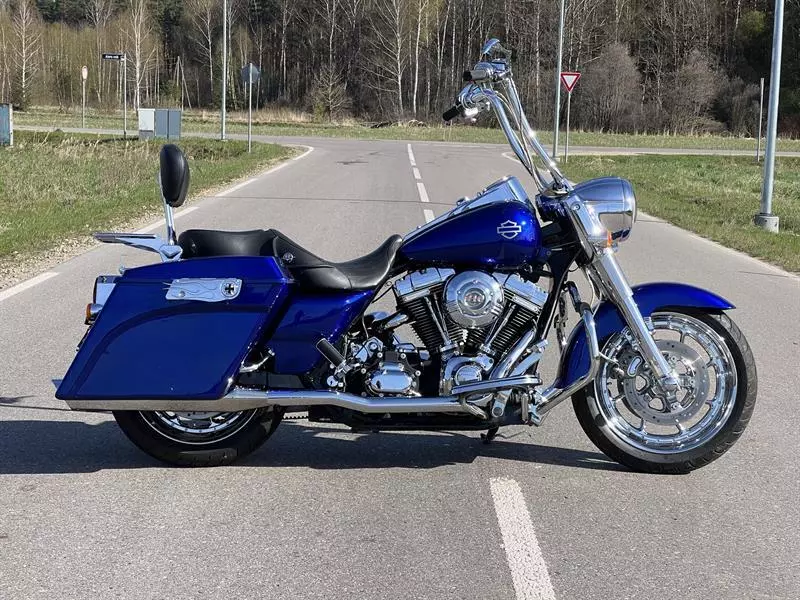 2007 Harley-Davidson FLHRSE3 Screamin’ Eagle Road King CVO - Image 2