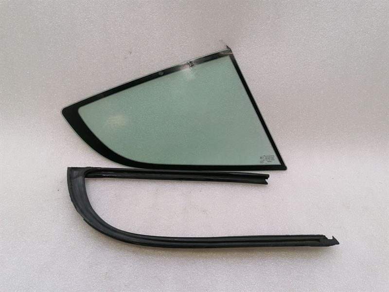 ASTON MARTIN DB9 COUPE  Right Quarter Glass 4G43-76-11086 Türscheibe ¼ Hinten Re