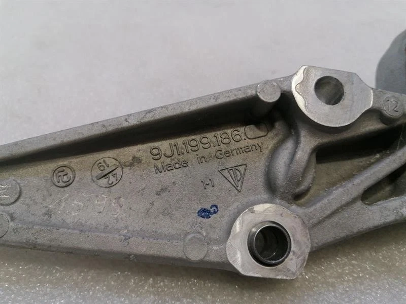 PORSCHE TAYCAN 9J Engine mount 9J1399111D Motorhalter - Image 4