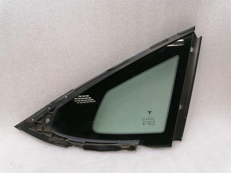 TESLA MODEL S 90D  Right Rear Quarter Glass 1051821-99-A Türscheibe ¼ Hinten Re