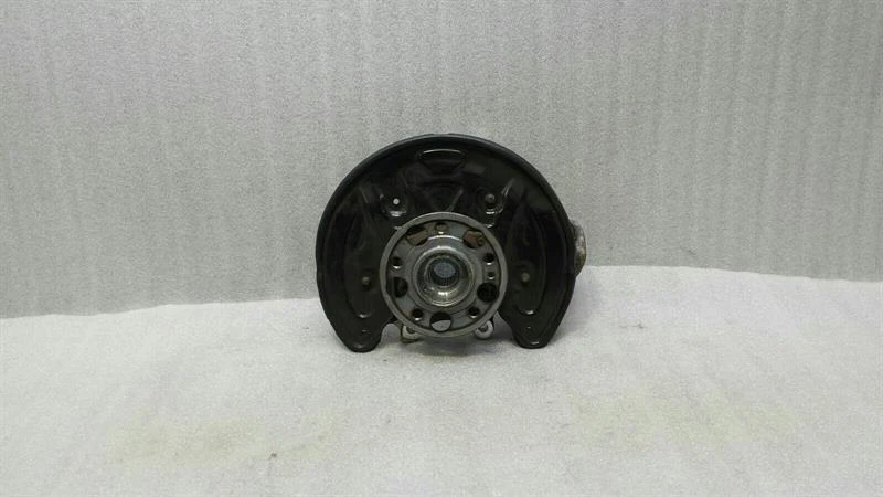 MERCEDES C Class W205 Right Rear Hub A2053500241 Radlagergehäuse Hinten Rechts