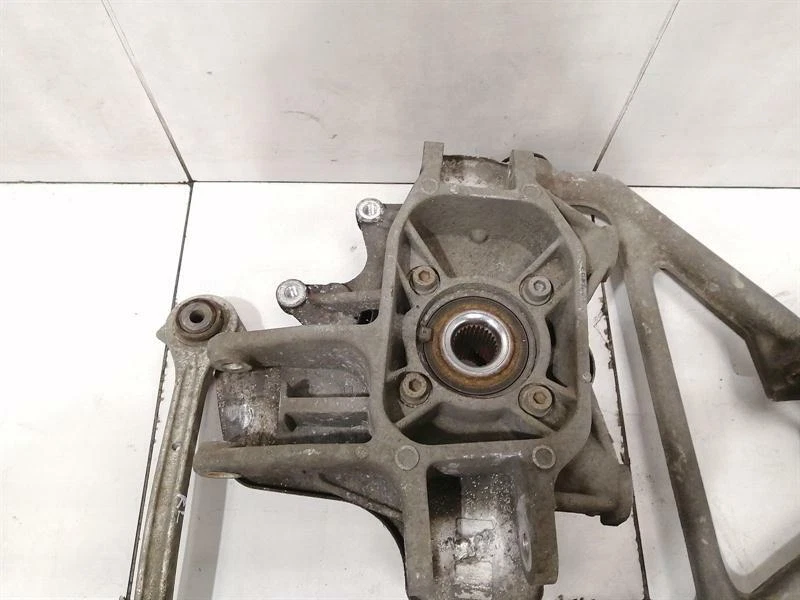 ASTON MARTIN VANTAGE V8 RLH Hub 8D33-5A971-AB Radlagergehäuse Hinten Links satz - Image 6