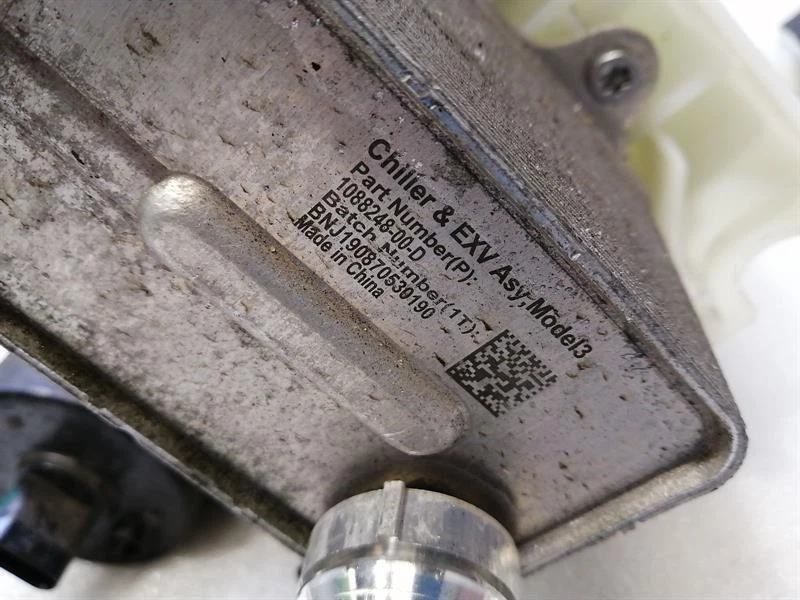 TESLA MODEL 3 Expansion Coolant Tank 1097016-00-D Ausgleichbehälter - Image 6