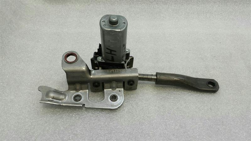 PORSCHE CAYENNE 958 Left Seat Rear Up Down adjustment 984686 Sitz Motor Links