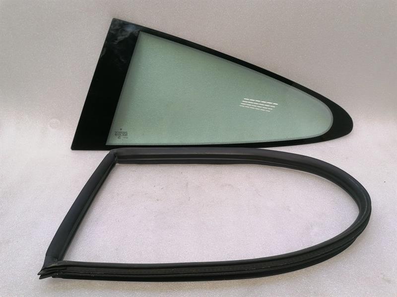 PORSCHE 911 997 Left Rear quarter Glass 99754311100 Türscheibe ¼ Hinten Links