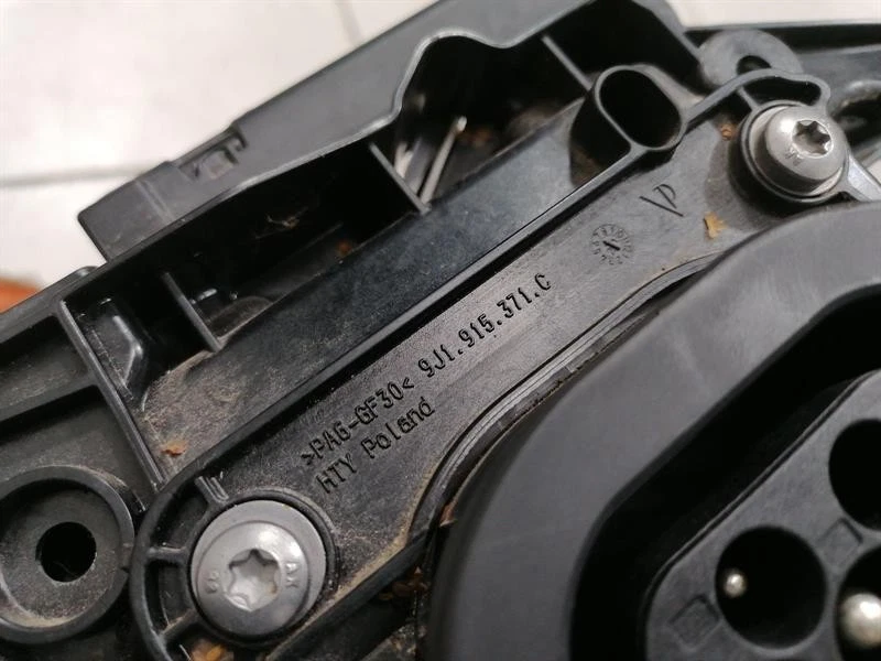 PORSCHE TAYCAN 9J Fast charge port 9J1915371C RECHTSLENKER RHD - Image 6