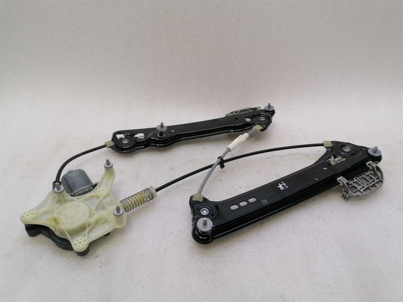 PORSCHE TAYCAN 9J Right Rear Door Winder 9J1839402C Fensterheber hinten rechts