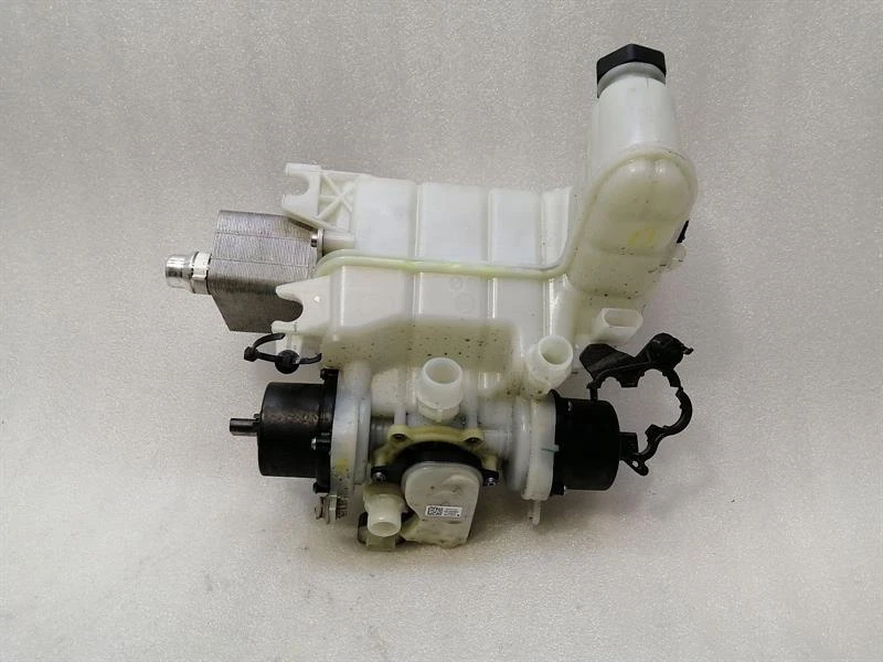 TESLA MODEL 3 Expansion Coolant Tank 1097016-00-D Ausgleichbehälter - Image 3