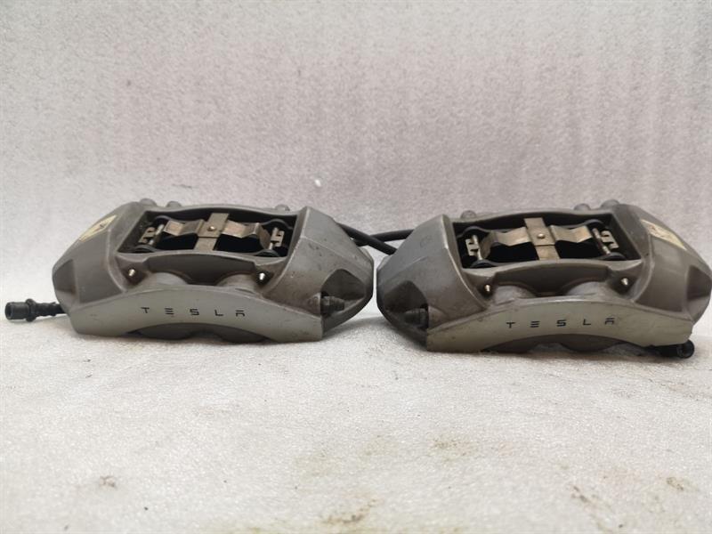 TESLA MODEL 3 BREMBO Front Brake caliper 1044621-00-E Bremssattel Vorne satz