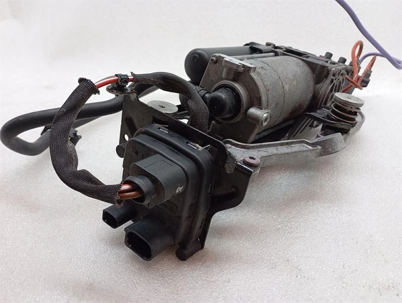 PORSCHE TAYCAN 9J Air Suspension Pump 9J1616006D Kompressor Luftfederung - Image 3