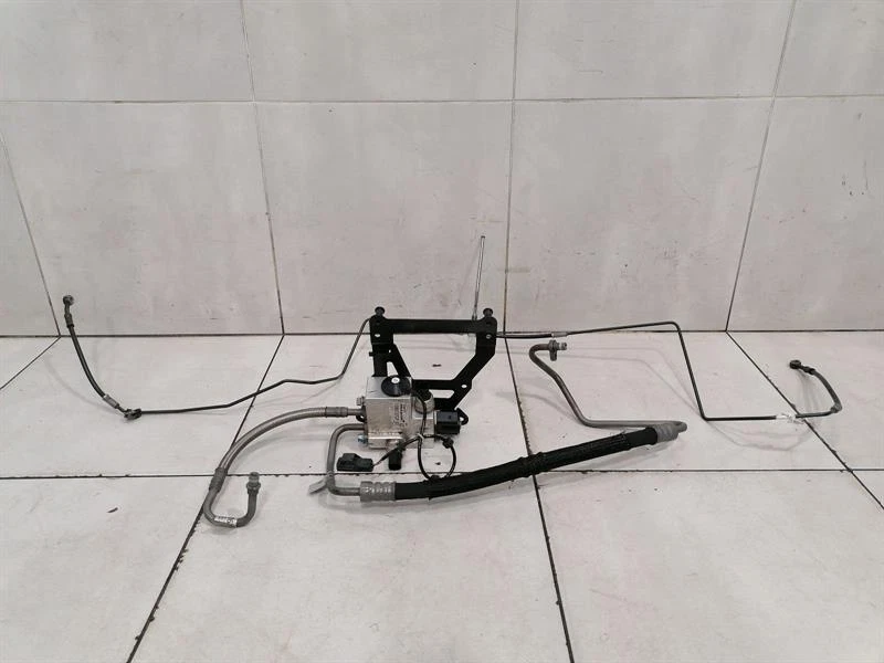 McLaren 570S Spider  Valve 13B0737CP Ventil  FRONT AXLE LIFT  HYDRAULIC PUMP - Image 5