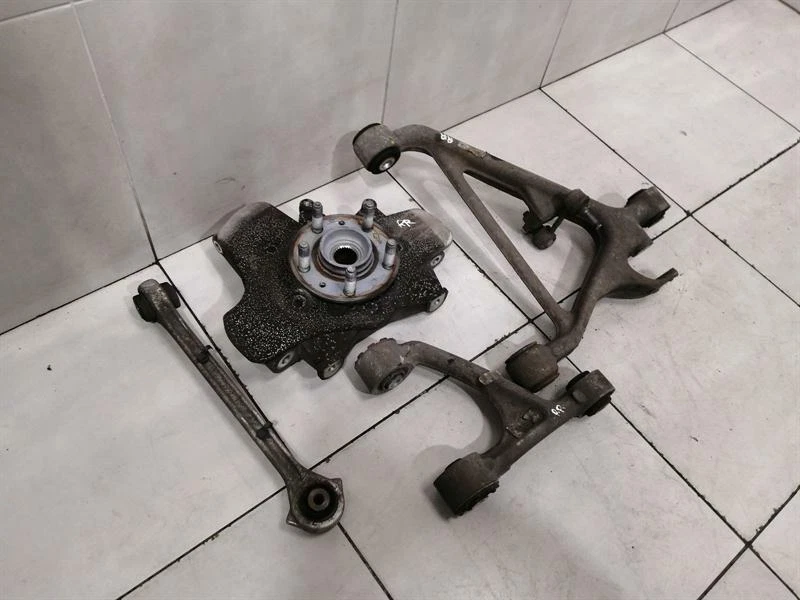 ASTON MARTIN VANTAGE V8 RRH Hub 8D33-5A970-AB Radlagergehäuse Hinten Rechts satz - Image 4