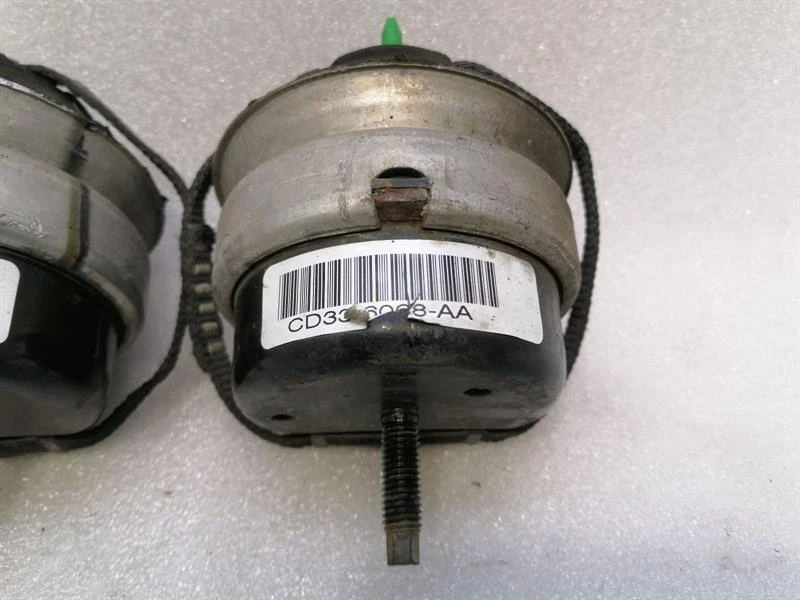 ASTON MARTIN VANQUISH AM310  Gearbox mount CD33-6068-AA Getriebehalter - Image 3