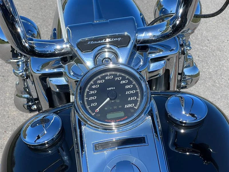 3500KM Harley-Davidson 2021 Vicla Harley-Davidson Road King FLHR Custom Carlini - Image 4