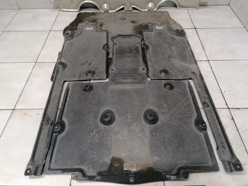 PORSCHE CAYMAN 718 GT4 UNDERTRAY 982825205A WITH DEFECTS Unterbodenverkleidung - Image 4