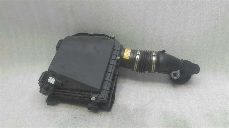 MERCEDES C43 AMG W205 Left Airbox A2760903901 Luftfilterkasten Links M276