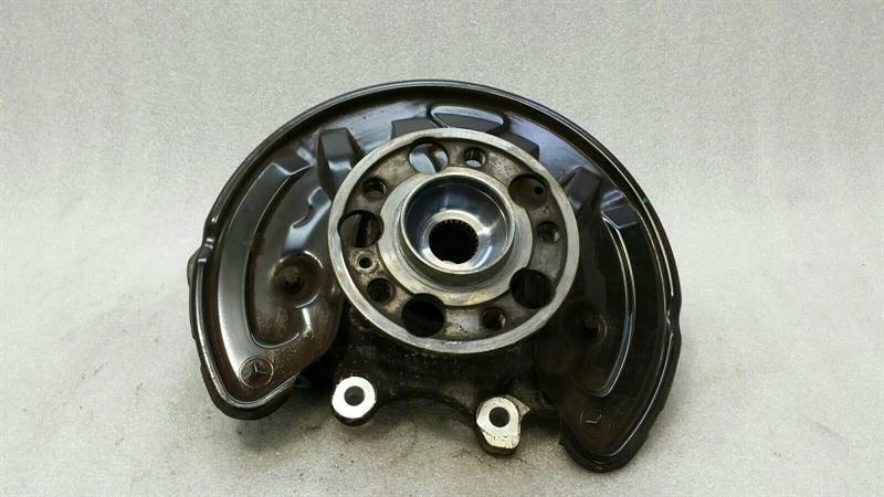MERCEDES GLC X253 Left Rear Hub A2133500141 Radlagergehäuse Hinten Links