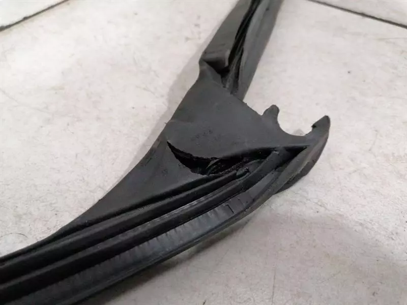 ASTON MARTIN VANTAGE V8 Right Door Seal 6G33-C20708-AH Türdichtungen Rechts - Image 6