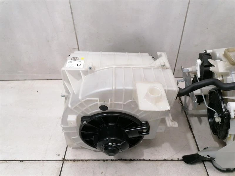 ASTON MARTIN RAPIDE S Heater Blower 4G43-18N407-AD Motor Heizungsgebläse hvac - Image 4