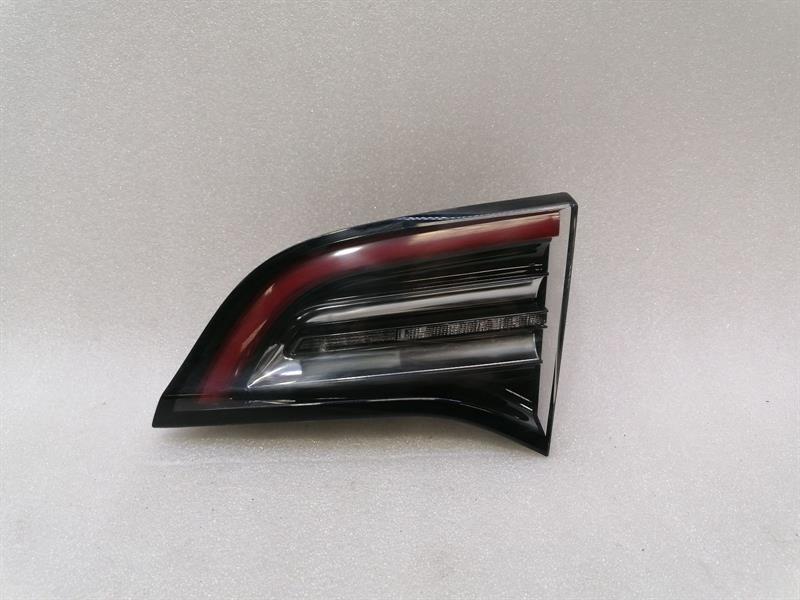 TESLA MODEL 3 Right Rear Light 1077404-00-C Rückleuchte Hinten Rechts