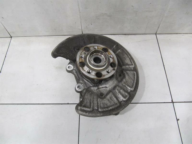 MERCEDES C63 AMG W205 Right Rear Hub A2053501614 Radlagergehäuse Hinten Rechts