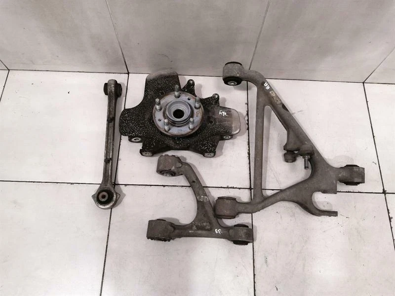 ASTON MARTIN VANTAGE V8 RRH Hub 8D33-5A970-AB Radlagergehäuse Hinten Rechts satz - Image 2