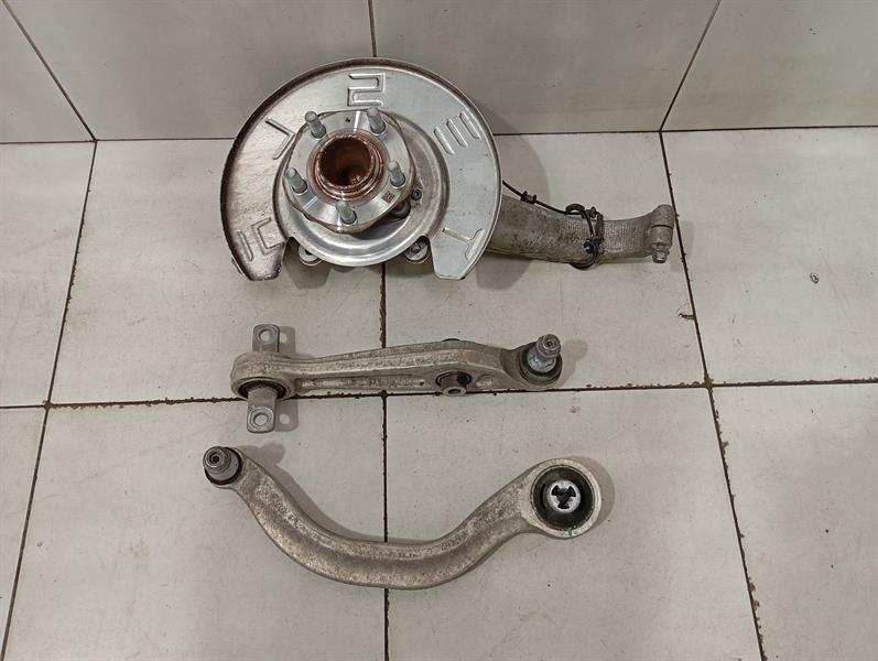 TESLA MODEL 3 STANDARD RANGE FLH Hub 1044311-00-E Radlagergehäuse Vorne Links