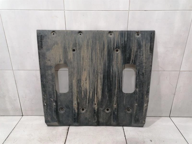 ASTON MARTIN VANTAGE V8 UNDERTRAY 6G33-17C857-AC REAR Unterbodenverkleidung - Image 4