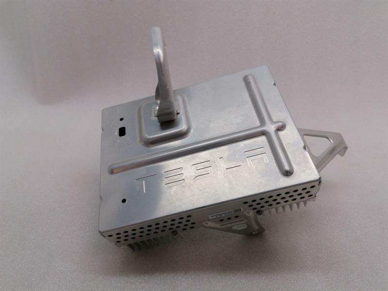 TESLA MODEL 3 LONG RANGE Amplifier 1079748-00-E Verstärker