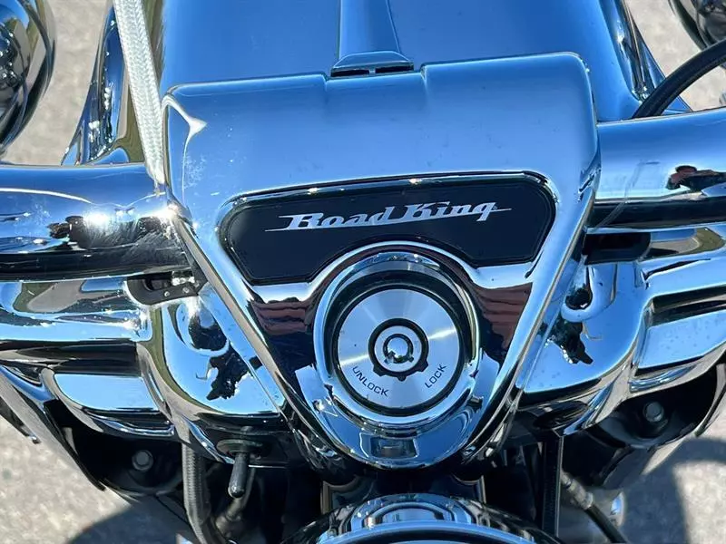 3500KM Harley-Davidson 2021 Vicla Harley-Davidson Road King FLHR Custom Carlini - Image 3