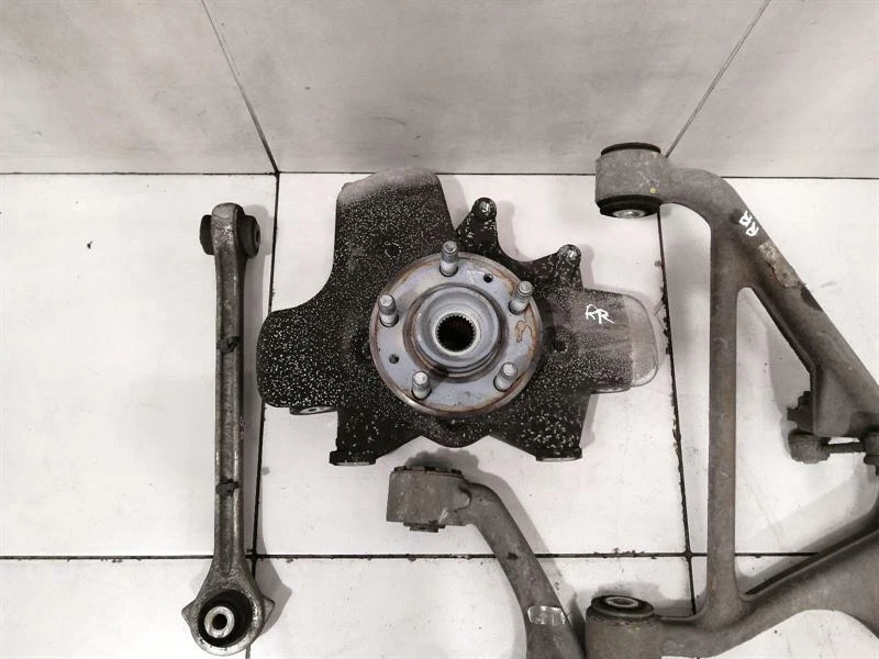 ASTON MARTIN VANTAGE V8 RRH Hub 8D33-5A970-AB Radlagergehäuse Hinten Rechts satz - Image 5