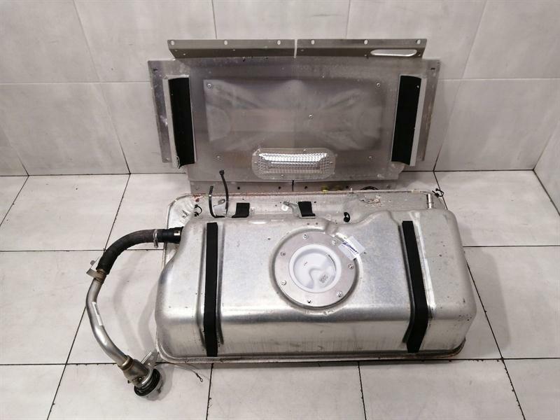 ASTON MARTIN DB9 Volante Fuel Tank CD33-9C133-AE Kraftstofftank