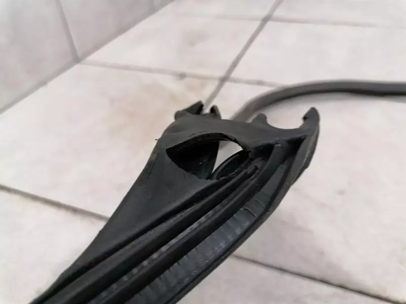 ASTON MARTIN VANTAGE V8 Right Door Seal 6G33-C20708-AH Türdichtungen Rechts - Image 7