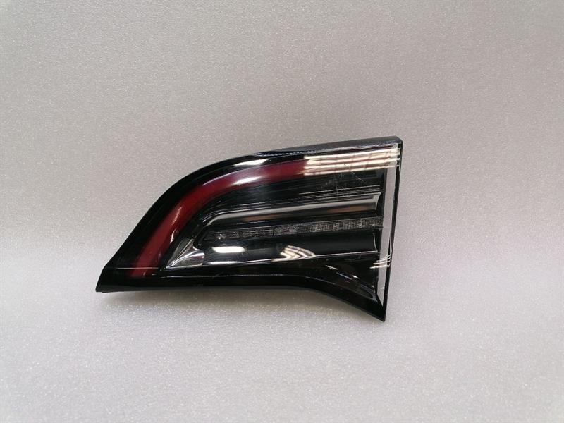 TESLA MODEL 3 Right Rear Light 1077404-00-C Rückleuchte Hinten Rechts