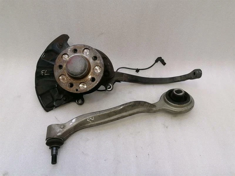 MERCEDES CL55 AMG W215 Left Front Hub A2203304120 Radlagergehäuse Vorne Links