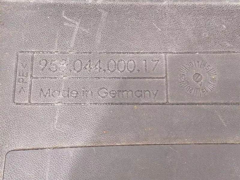 PORSCHE CAYENNE 958 92A RUBBER BOOT FLOOR  95804400017 Kofferraum Verkleidung - Image 3