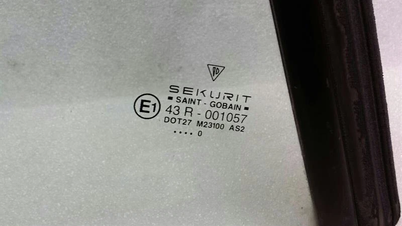 Porsche 911 996 carrear Right Rear ¼ Glass 99654311209 Seitenscheibe Cabrio - Image 5