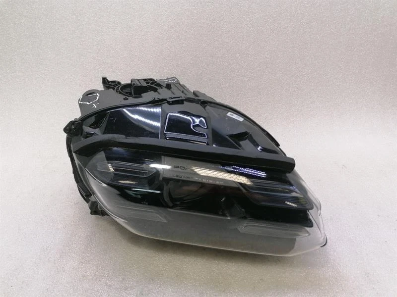 PORSCHE TAYCAN 9J Right Headlight 9J1941006C DEFECTS Scheinwerfer  MATRIX PDLS