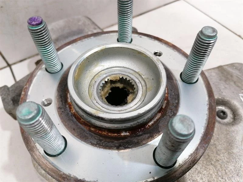 ASTON MARTIN RAPIDE AMR Left Rear Hub AD43-5A971-AB Radlagergehäuse Hinten Links - Image 5