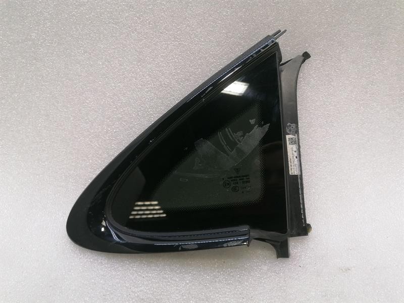PORSCHE TAYCAN 9J  Right Rear ¼  Glass 9J1845298AE Türscheibe ¼ Hinten RH