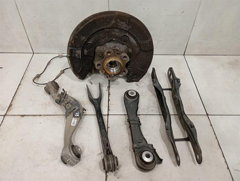 BMW 7 series G11 Left Rear Hub 6865661 SET SATZ Radlagergehäuse Hinten Links