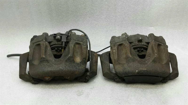 MERCEDES E Class W207 Front Caliper Set A2044213581 Bremssattel Vorne Satz
