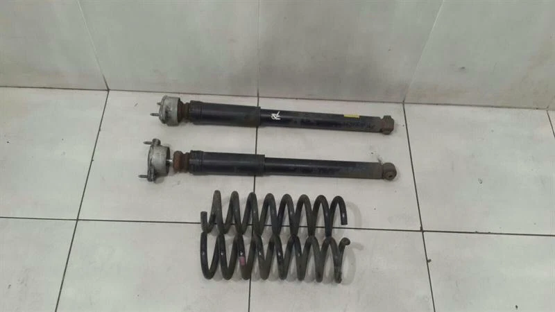 MERCEDES E Class W212 Shock Absorber Rear A2123204630 Stossdämpfer Hinten Satz