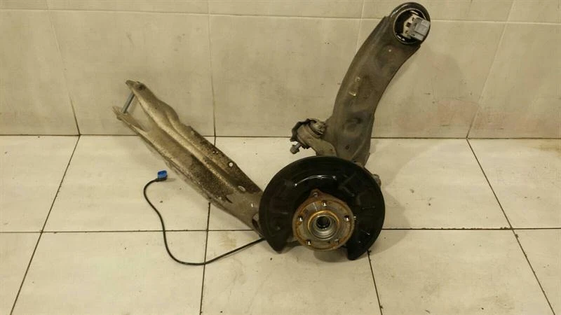 MERCEDES GLA X156 Left Rear Hub A2463503241 Radlagergehäuse Hinten Links 4 MATIC