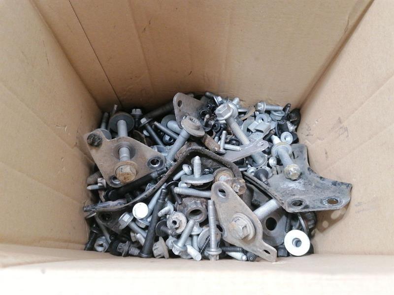 MERCEDES SL R231 SCREWS BOLTS FROM ONE CAR SET SATZ SCHRAUBEN