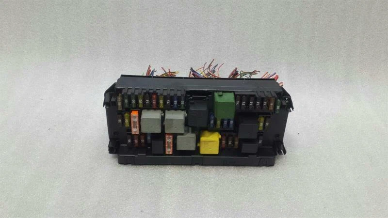 MERCEDES E Class W212  Front fuse box A2129004911 Sicherungskasten Vorne SAM