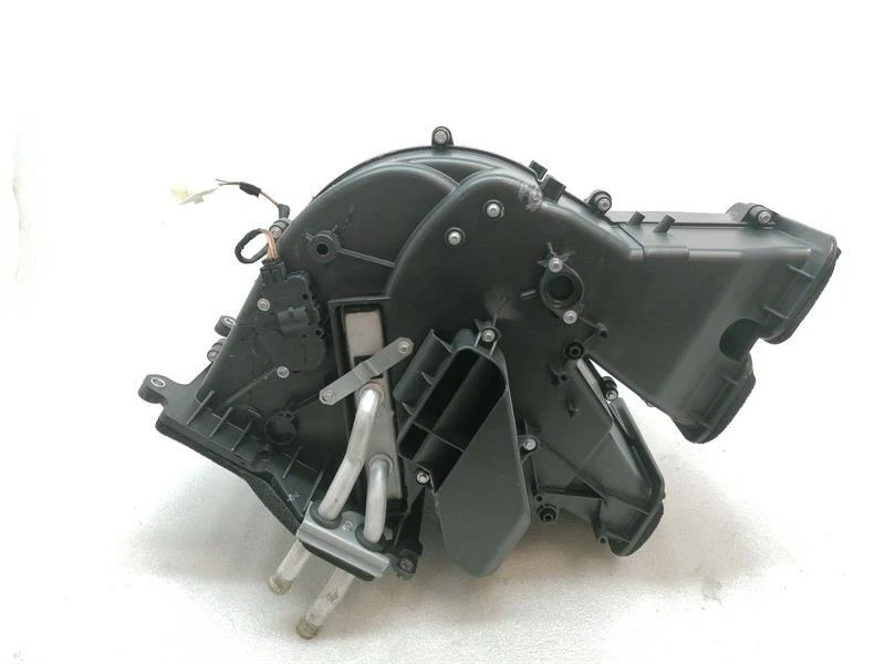 McLaren 570S Spider 13A3588CP HVAC DISTRIBUTION - Image 5