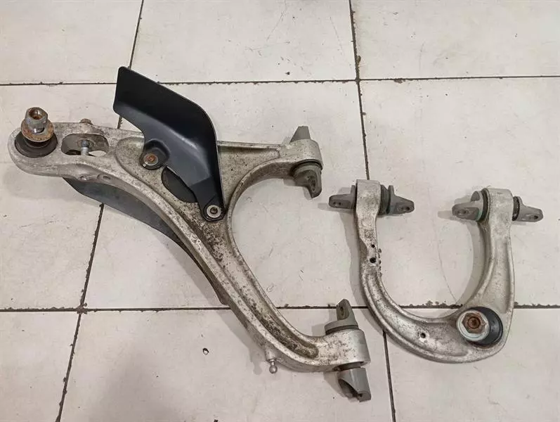 McLaren 720S Spider Right Front Hub 14B0431CP Radlagergehäuse Vorne Rechts - Image 3